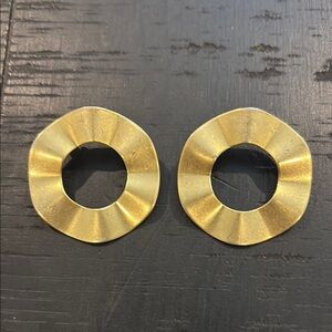 Gold Tone Circular Geometric Wavy 80’s Earrings​